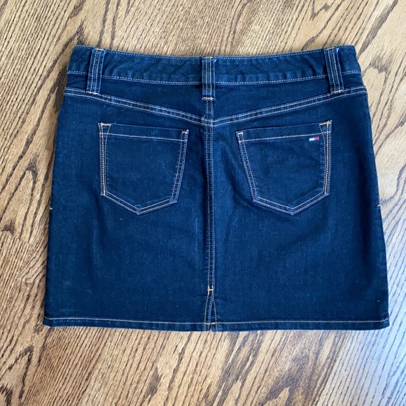Tommy Hilfiger Stretch Denim Skirt. Size 8. - Picture 2 of 4